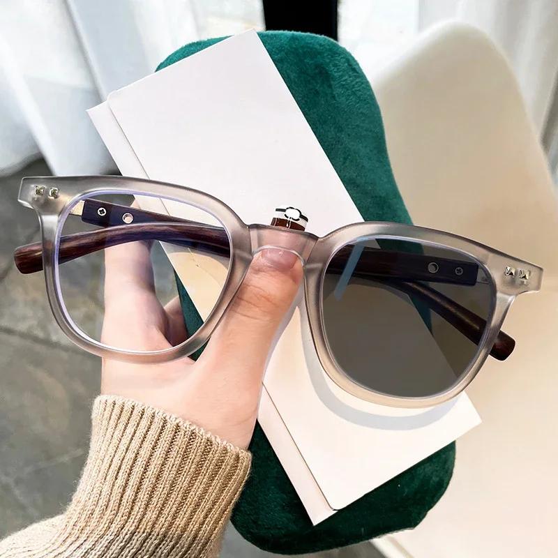 

Trendy For Men And Women Photochromic Nearsighted Eyeglasses Meter Nail Circular Frame Glasses Blue Light Blocking Eye Protection Nearsighted -2.5