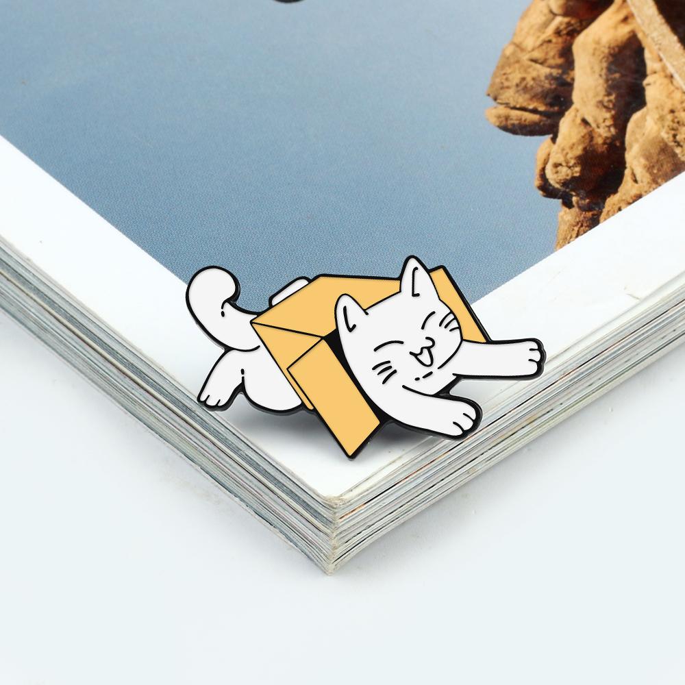 Funny Naughty Kitten Enamel Pin Cartoon Cute Animal Cat Brooch for Kids Friends Custom Backpack Lapel Badge Fashion Jewelry Gift
