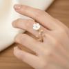 Einzigartiger Goldfarbener Blumenring Exquisites Design Funkelnder Eingelegter Offener Ring Süßer Kristall Zirkonia Ring Urlaubsaccessoires