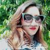 Butterfly-Shaped Lightweight Sunglasses with Metal Temples and Silk Screen Design