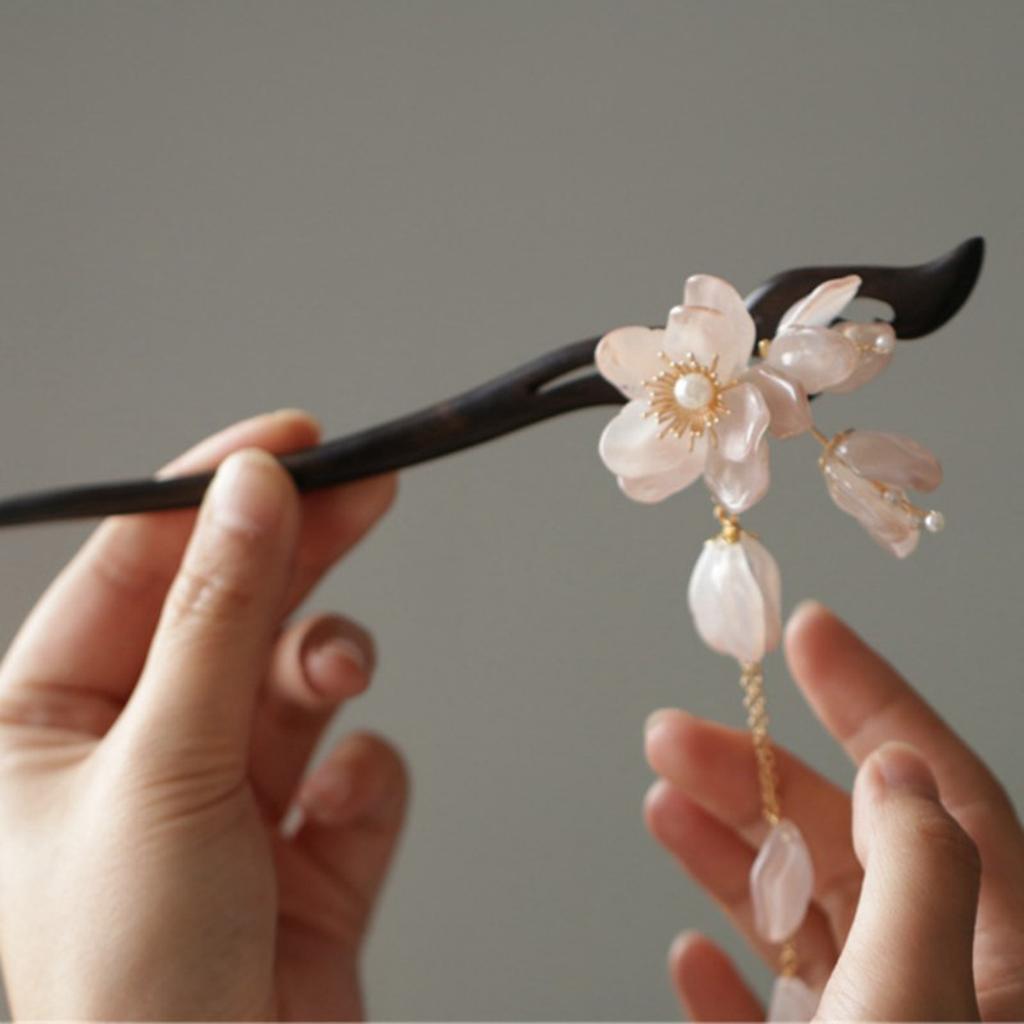 Ancient Style Magnolia Hairpin Artificial Transparent Glass Flower Tassel Hair Stick Wooden Simple Updo Hairpin New Year Gifts