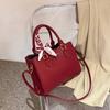 Fashion Commuter Small Bag 2026 New Women's Bag Messenger Bag Versatile Portable Tote Bag Wedding Bag