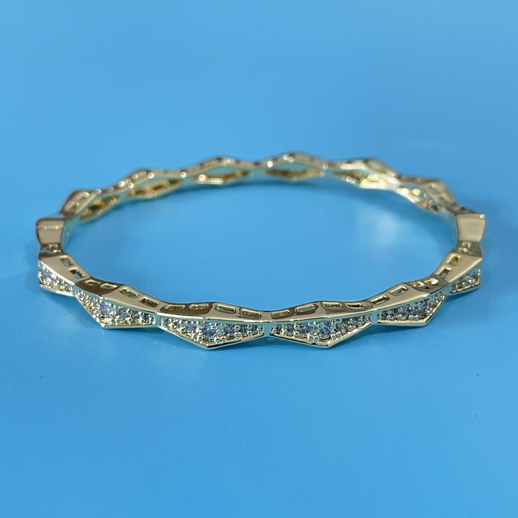 Hollow Micro-paved Zircon Rhombus Retro Fashion Temperament High-end Stylish Buckle Bracelet