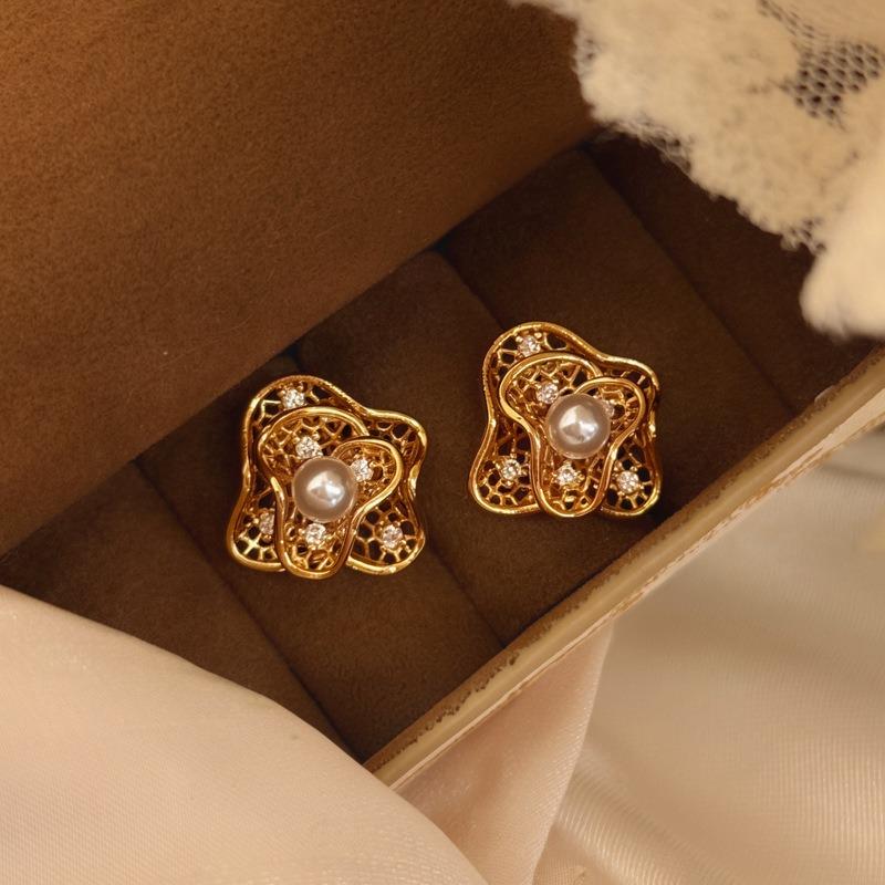 18k Real Gold Electroplated Zircon Flower Pearl Earrings, Earrings, Fashion Temperament, Versatile Design Sense, Niche Earrings Women