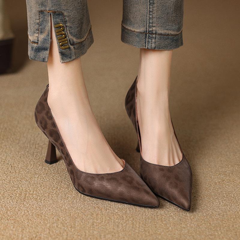 

Ретро женские туфли на высоком каблуке, изящный каблук, весна и осень, новый дизайн с леопардовым принтом, темпераментные, универсальные, французские остроносые туфли-лодочки 39 темно-коричневого