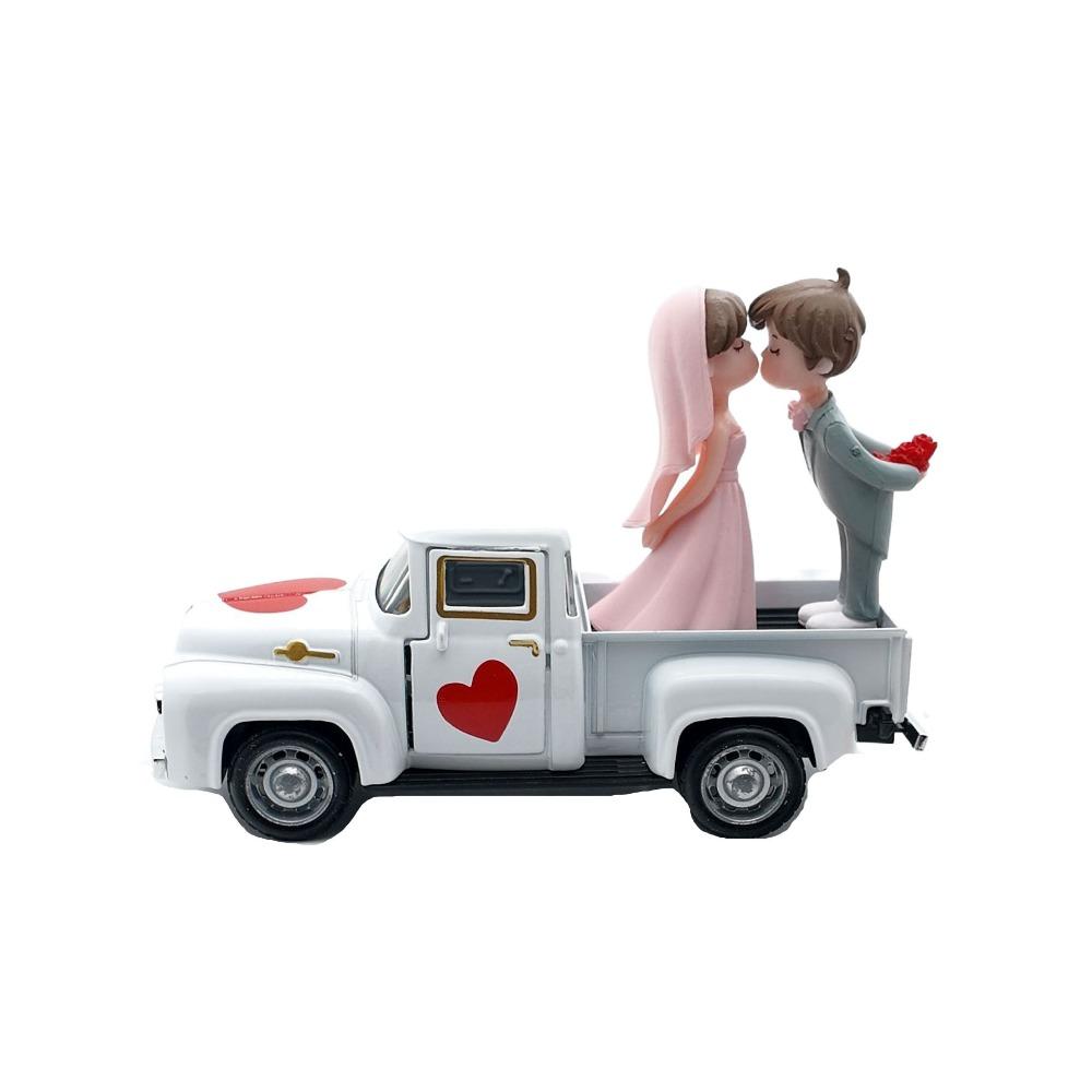 

Heart-Shaped Mini Car Ornament With Couple Doll Metal Car Miniature Model Desktop Decorative Style B