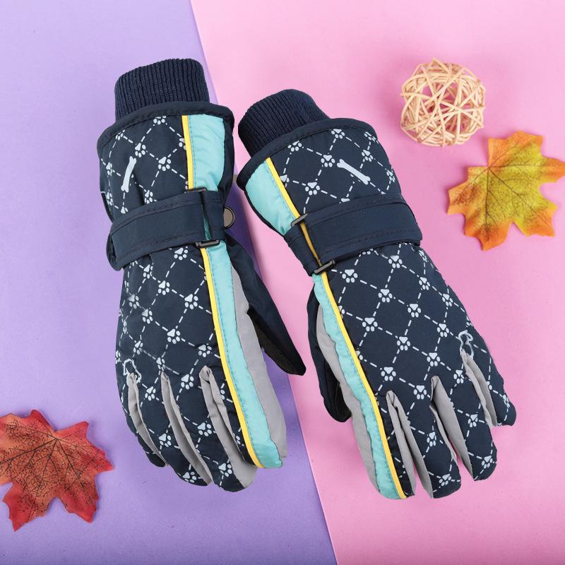 Thick, Waterproof, Windproof, Non-slip, Warm Winter Ski and Snow Gloves for Kids Aged 4-17.