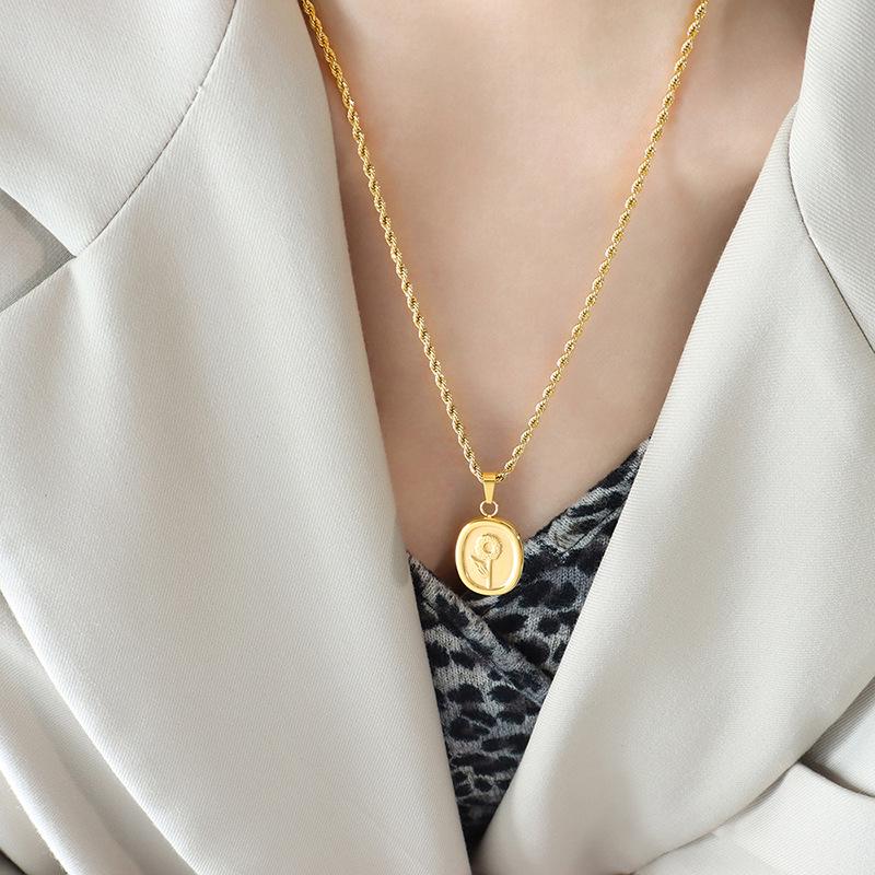 French Rose Pendant with Twisted Chain in 18K Gold-Plated Titanium Steel