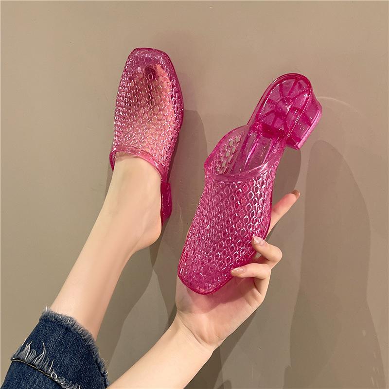 

Баотоу крутые тапочки женские летние нескользящие на танкетке и повседневные хрустальные прозрачные ленивые полутапочки универсальные домашние 38 is 1 size smaller