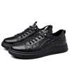 Echte schwarze Sneakers Herrenschuhe Trendy Schuhe Frühling Neue Kopfschicht Rindsleder Bedruckte Freizeitschuhe aus Leder Herrenschuhe