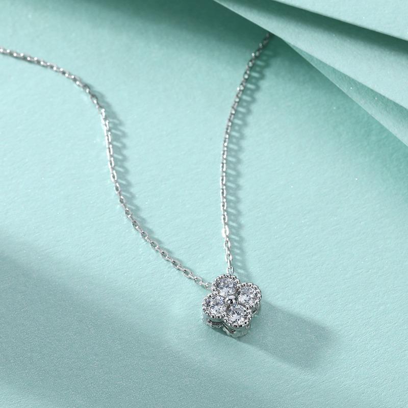 Four-leaf Clover Necklace Silver Female Niche Design Light Luxury Zircon Pendant 925 Silver Collarbone Chain Full of Diamonds High Sense