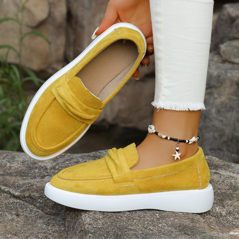 A New Style of Casual, Thick-soled, Flat-heeled, Large-sized Bean Shoes That Can Be Worn with One Foot and Are Versatile