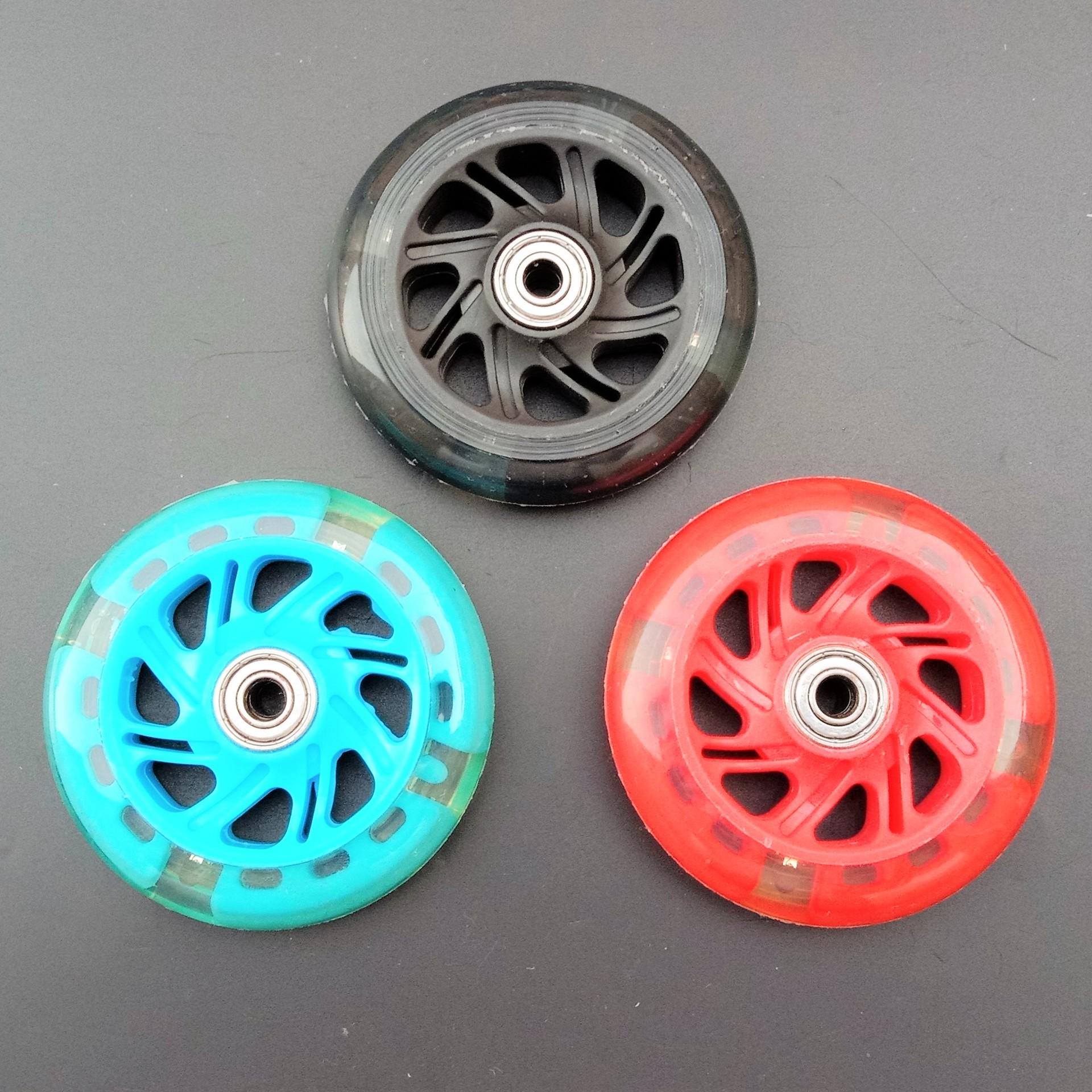 

Universal Flashing Wheels for Ice Skates, Roller Skates, Scooters, and Wiggle Cars 65mm with lights
