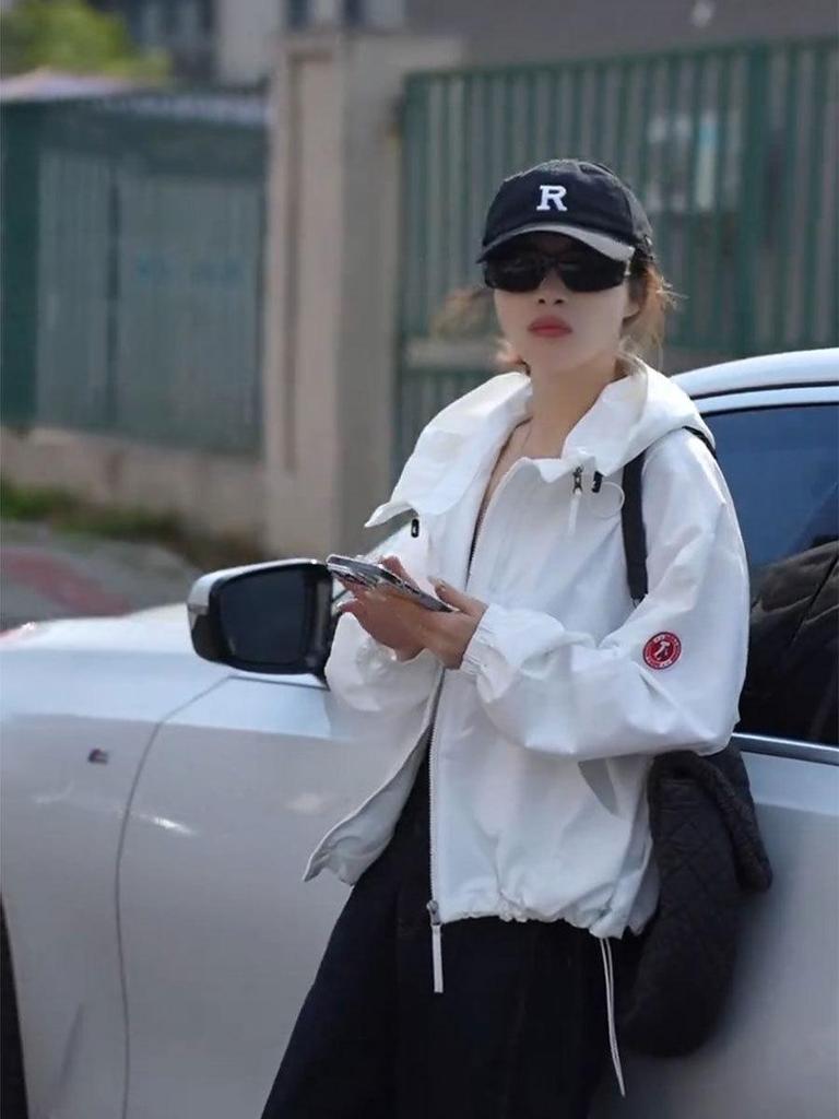 Women's European-Style Casual Windbreaker: 2025 Spring/Autumn Loose Versatile Sports Jacket