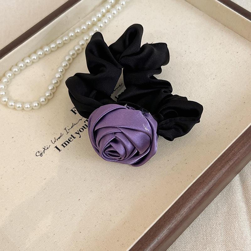 2023 Retro Schleife Elastisches Haarband mit Rosenblüten-Lederbezug - Damen Haaraccessoire