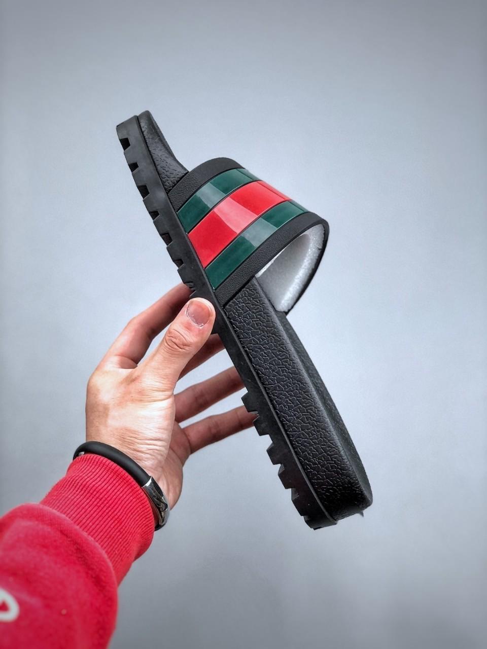 

Унисекс Нескользящие Пляжные Шлепанцы на Одной Лямке - Доступны Варианты для Улицы и Больших Размеров Size 44