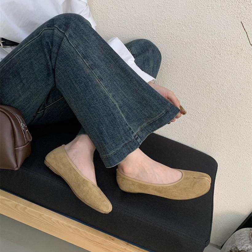 One-pedal Split-toe Shoes, Shallow-mouth Single Shoes for Women's 2025 Spring and Autumn New Korean Version of Personalized Grandma Flats Are Li