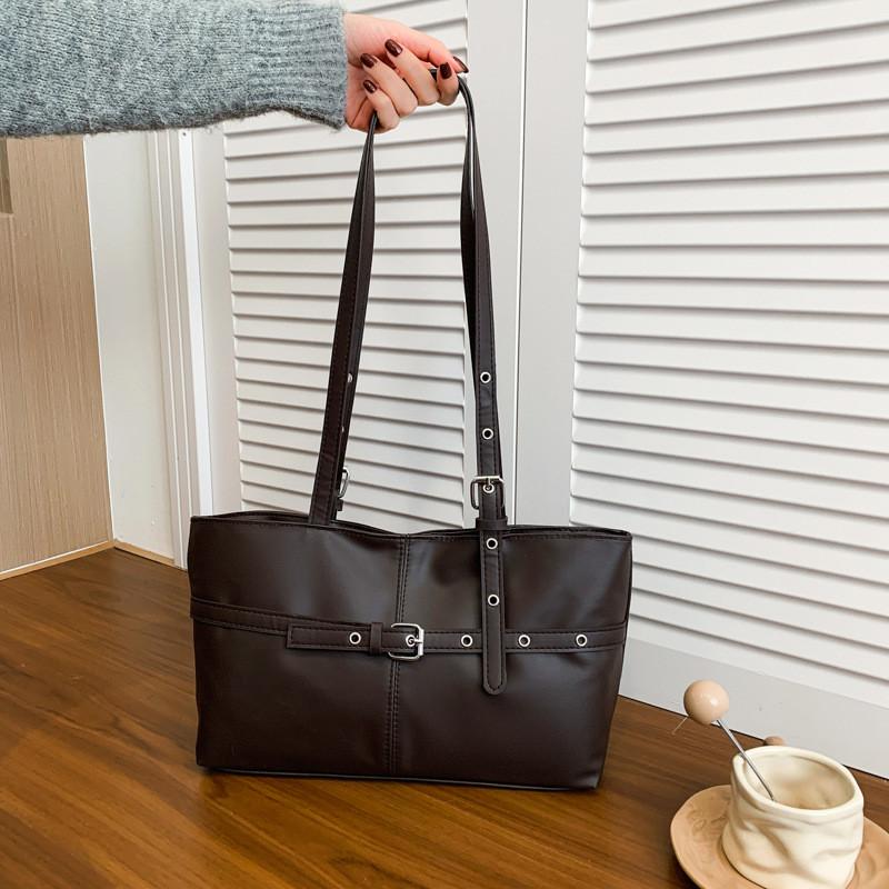 Retro Style Large Capacity Bag For Women With Pu Material And Magnetic Closure