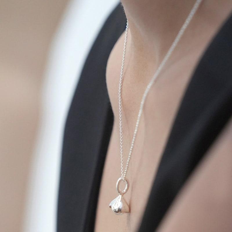 REINDEER GROTTO NECKLACE 08