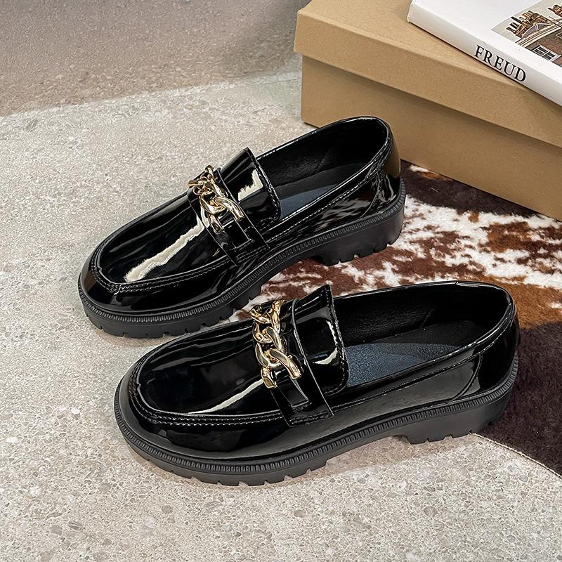 Thick-soled bright leather light-mouth loafers, versatile fashion single shoes, women's 2025 autumn Korean version, students pedal lazy shoes with on