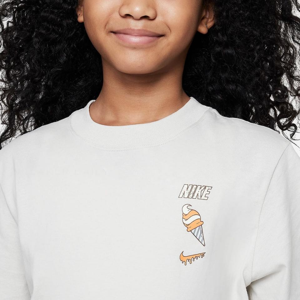 Nike Sportbekleidung Bedrucktes Rundhals-Freizeit-Kurzarm-T-Shirt Kinder-Tops Weiß FV5495072