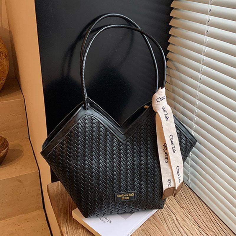 Retro Woven Bag Women's Large-capacity New Autumn and Winter Casual Shoulder Underarm Bag Commuter Tote Bag