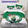 3-teiliges personalisiertes Boston Celtics Bettwäsche-Set mit individuellem Namen. Verschluss der Bettdecke. Enthält 1 Bettbezug & 2 Kissenbezüge. Weich und bequem für alle Jahreszeiten.