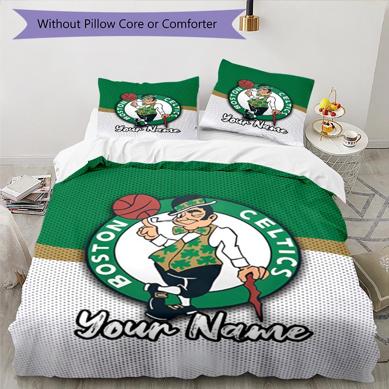 3-teiliges personalisiertes Boston Celtics Bettwäsche-Set mit individuellem Namen. Verschluss der Bettdecke. Enthält 1 Bettbezug & 2 Kissenbezüge. Weich und bequem für alle Jahreszeiten.