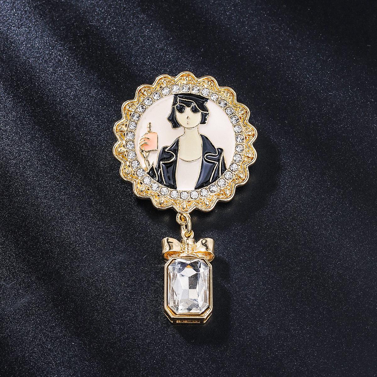 

Elegant Retro Glass Pendant Brooch for Women - Versatile and Fashionable Accessory