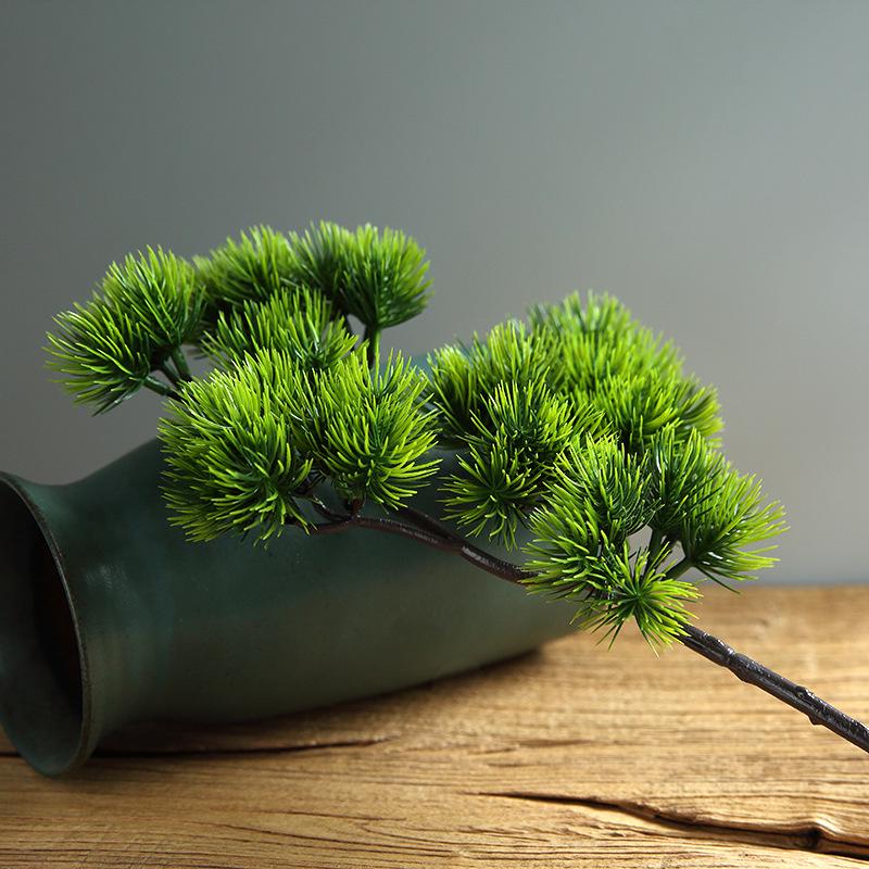Ramură Artificială de Pin cu Frunze de Arțar și Accente de Chiparos