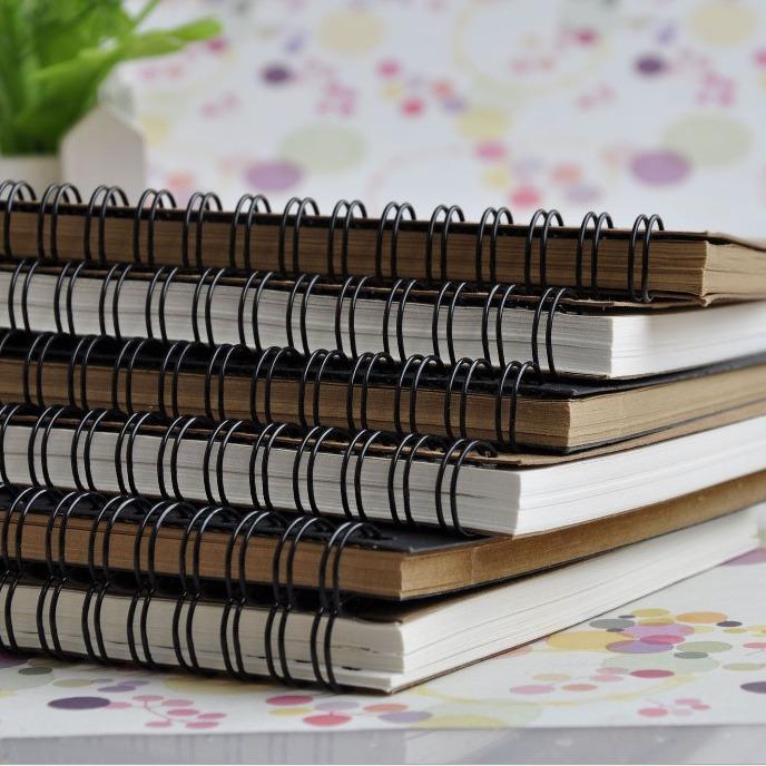 Notatnik w stylu retro z pustych kartek z papieru kraft - Jednokolorowy dziennik do bazgrołów i szkiców