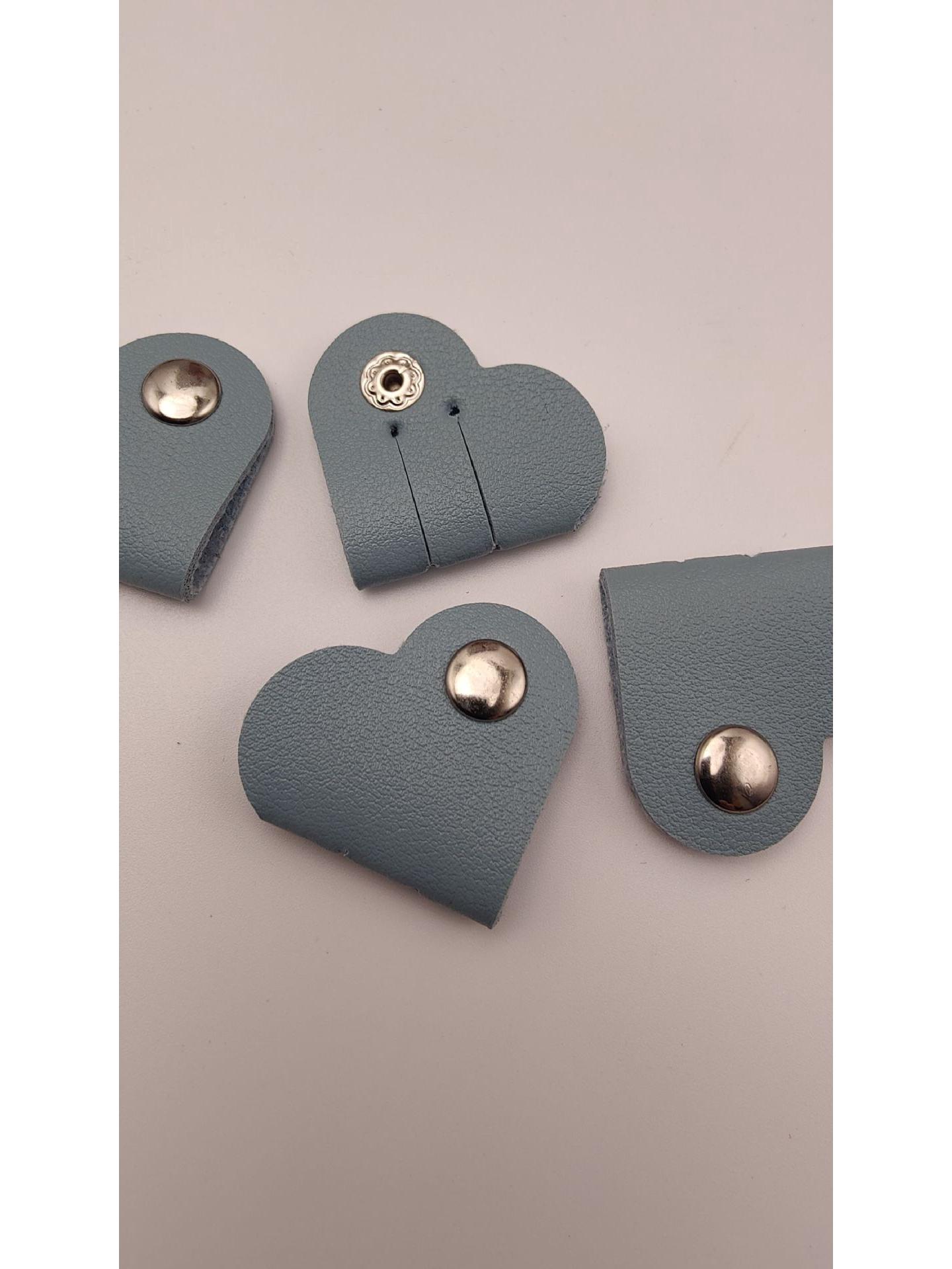 

Кожаный органайзер для кабелей и наушников в форме сердца синий