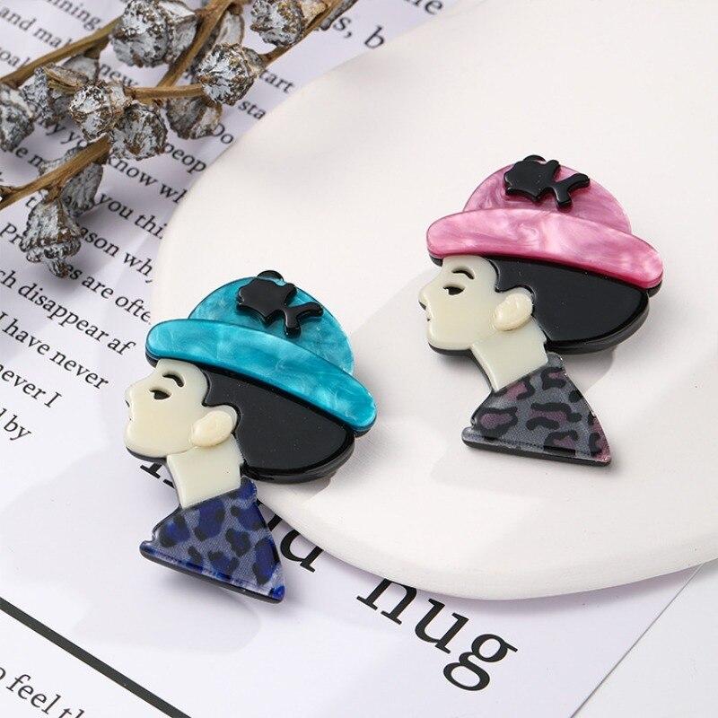 Blucome Acrylic Film Actor Lady Brooches For Women Beauty Elegant Hepburn Girl Figure Party Office Brooch Pin Gifts