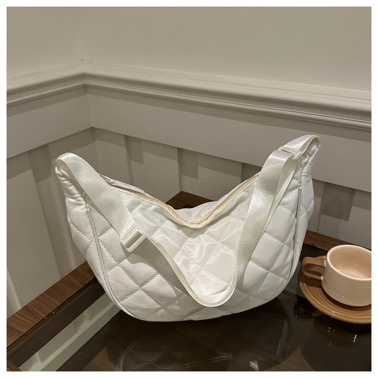 Solid color simple diamond embroidery thread messenger bag dumpling bag texture commuting large capacity women's shoulder bag black white