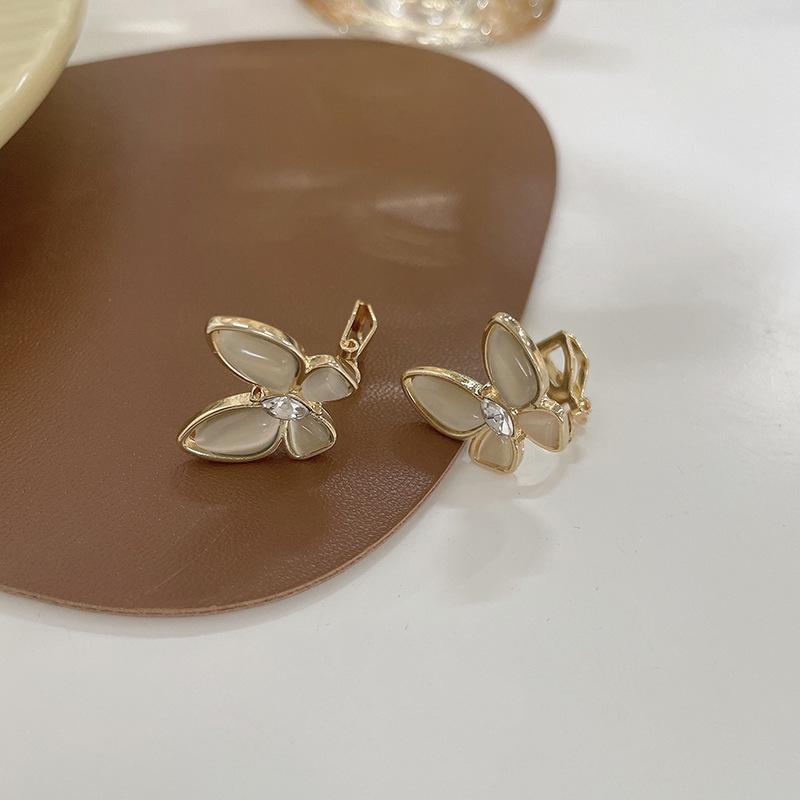 S925 Silver Cat's Eye Butterfly Earrings: Minimalist Design, Light Luxury, Women's Studs B456