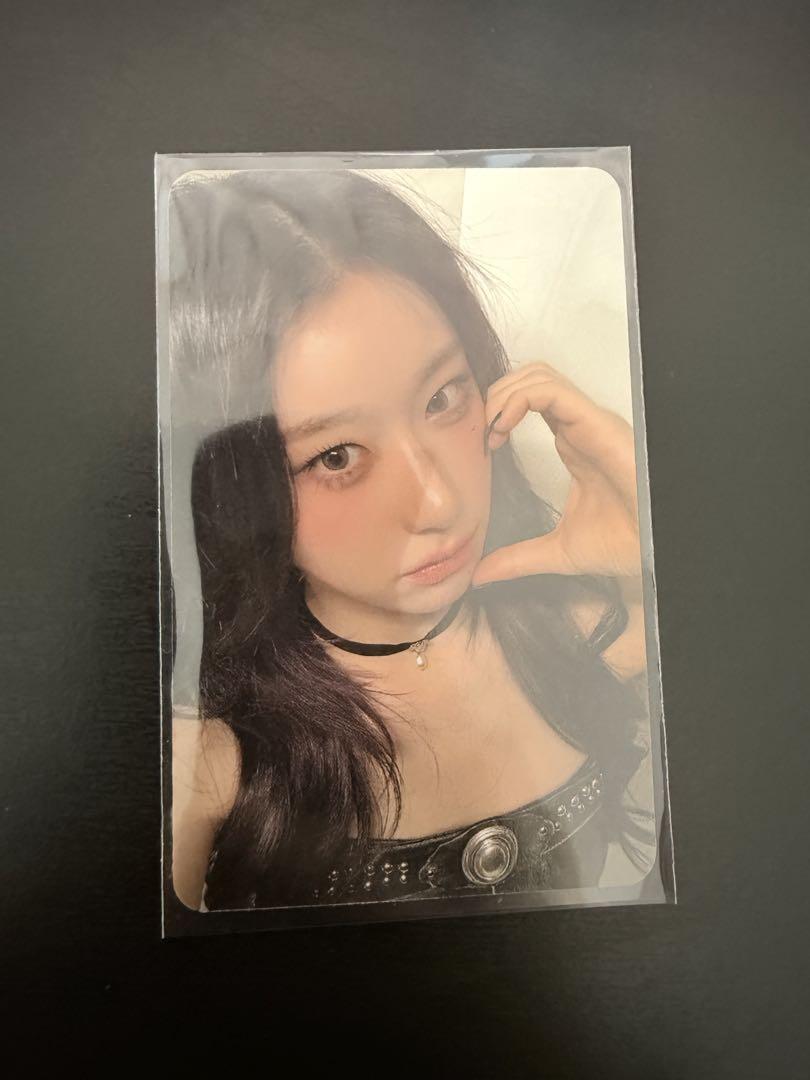 

[USED] ITZY GOLD starriver China Yonton Chaeryeong