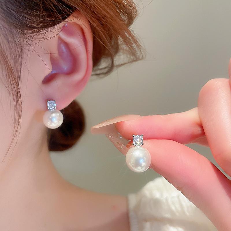 Zircon pearl simple earrings simple versatile retro Internet celebrity earrings fashion design earrings