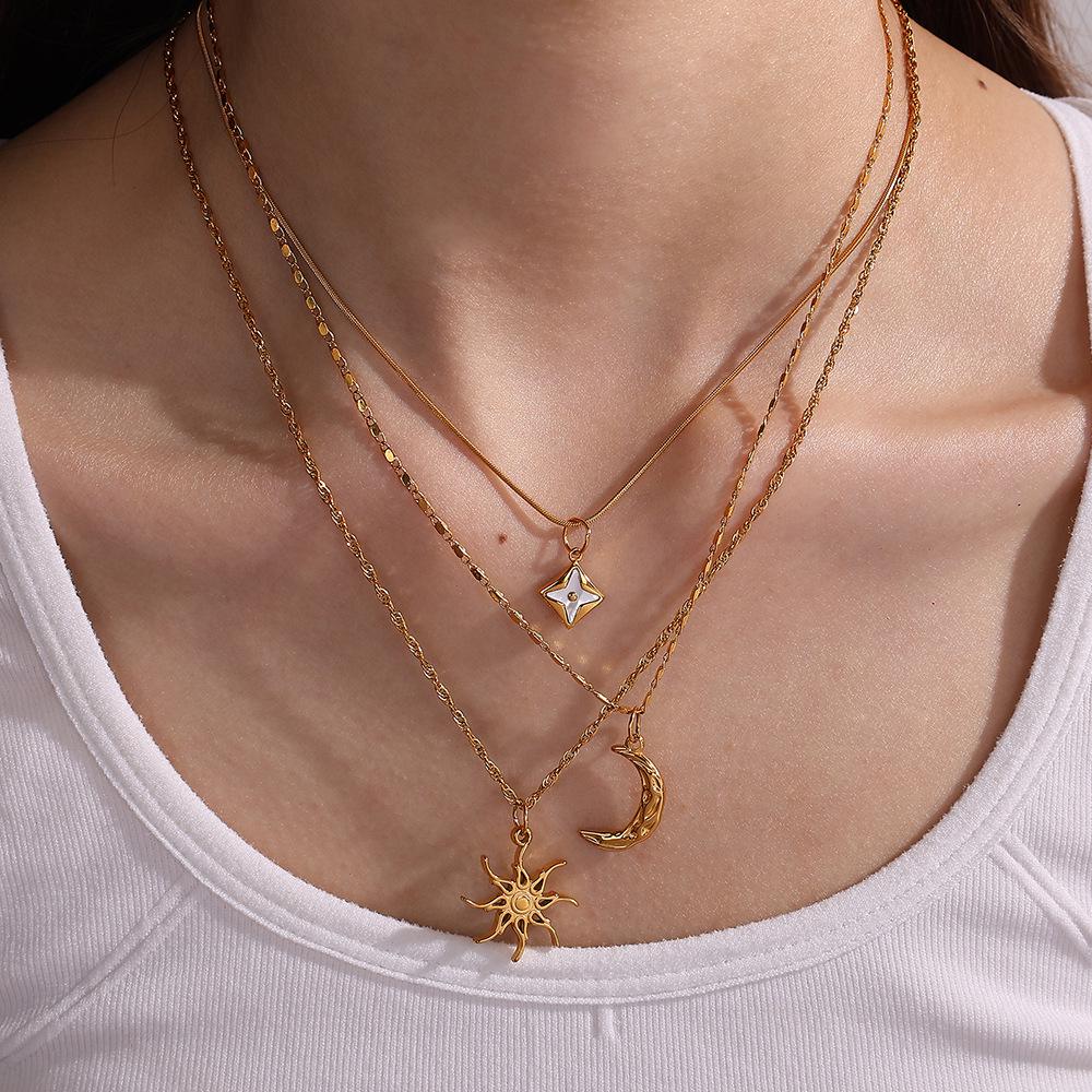 18K Goldplattierte Sonne und Mond Anhänger Halskette für Damen - Stilvolles Europäisch-Amerikanisches Design