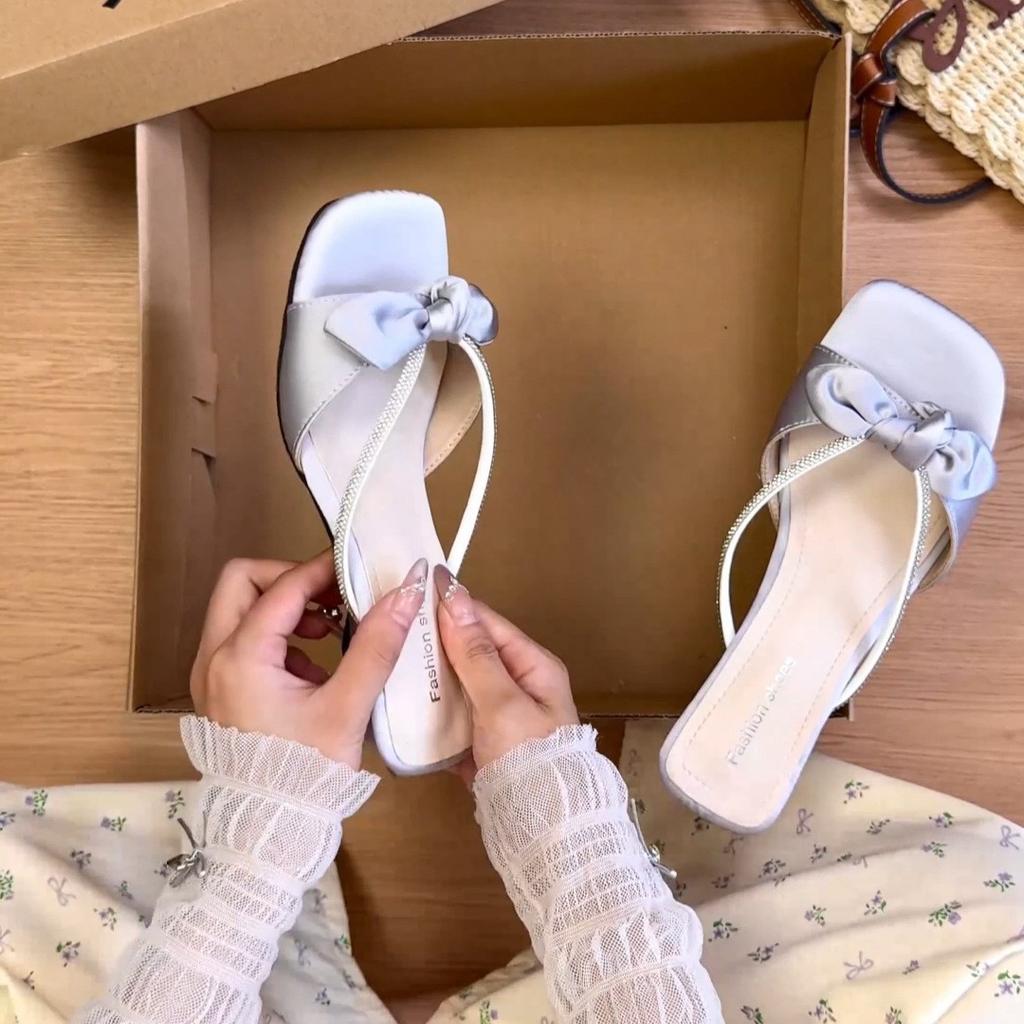 2025 Summer New Versatile Square Head Nude Rhinestones with Low Heels Cool Slippers Thin Heels Half Slippers Outer Wear Women