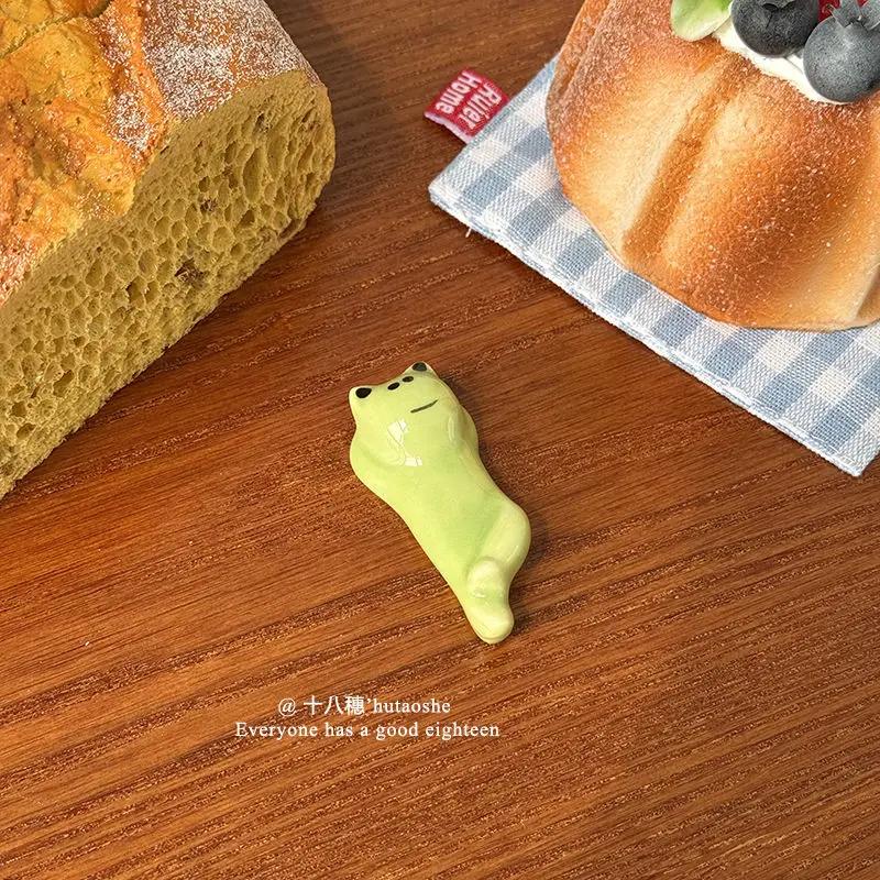 Creative Ceramic Funny Frog Chopstick Holder Cutlery Stand Spoon Fork Rest Tableware Restaurant Utensil Kitchen Tools Home Decor