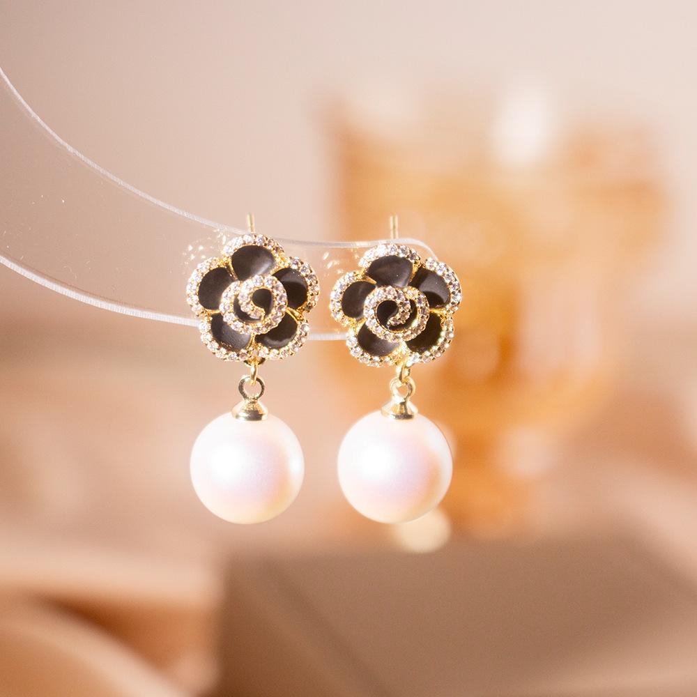 Elegant Black Diamond Silver Needle Earrings: High-End, Fashionable, Versatile Luxury