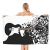 Asciugamano da Spiaggia con Motivo di Note di Chitarra Bianco e Nero a Tema Musicale Poliestere Ultra-Fine a Maglia Rapida Lavabile in Lavatrice