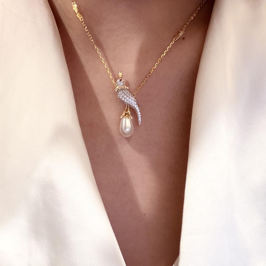 High End Customized Luxury New Water Droplet Pearl Parrot Necklace with 925 Pure Silver Inlay Process, Non Allergic Gift Pendant