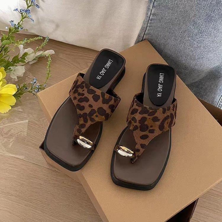 Internet-Berühmtheit High Sense Rutschfeste Dicke Sohle Keilabsatz Zehensandalen Damen Sommerkleidung 2025 Neue Erhöhung Französisch Coole Hausschuhe