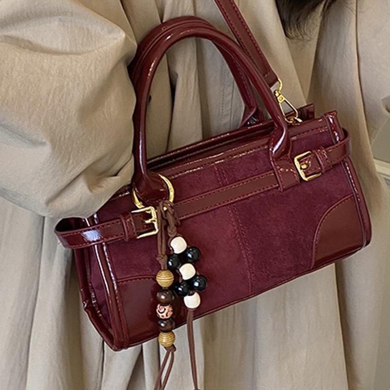 Simple Retro Fashion Messenger High Value 2025 Autumn New Baguette Bag Large Capacity Shoulder Small Square Bag Foreign Style