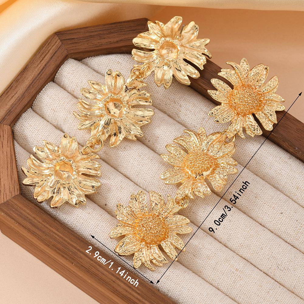 Europäischer Trend Unregelmäßige Blumenstecker-Ohrringe: Modisch Retro mit Heavy Metal Gefühl