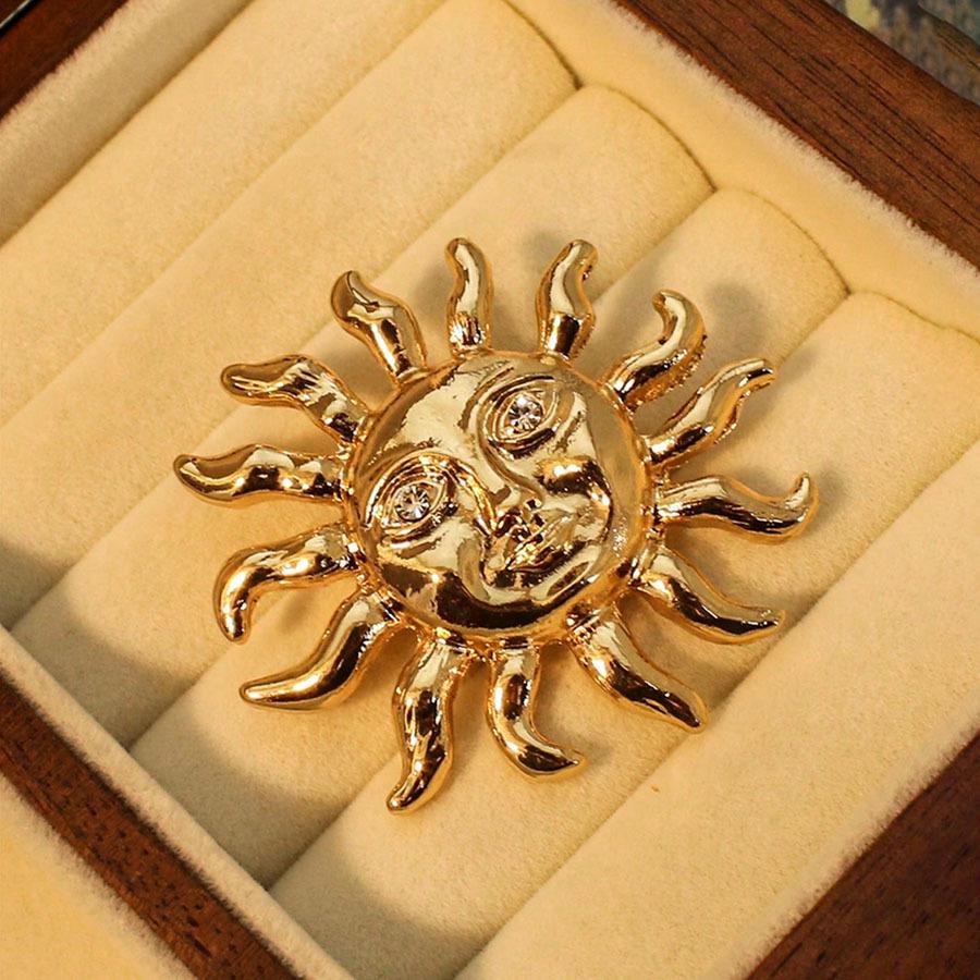 Europäische Exotische Sonnenbrosche: Goldlegierung Anstecknadel im Vintage-Stil