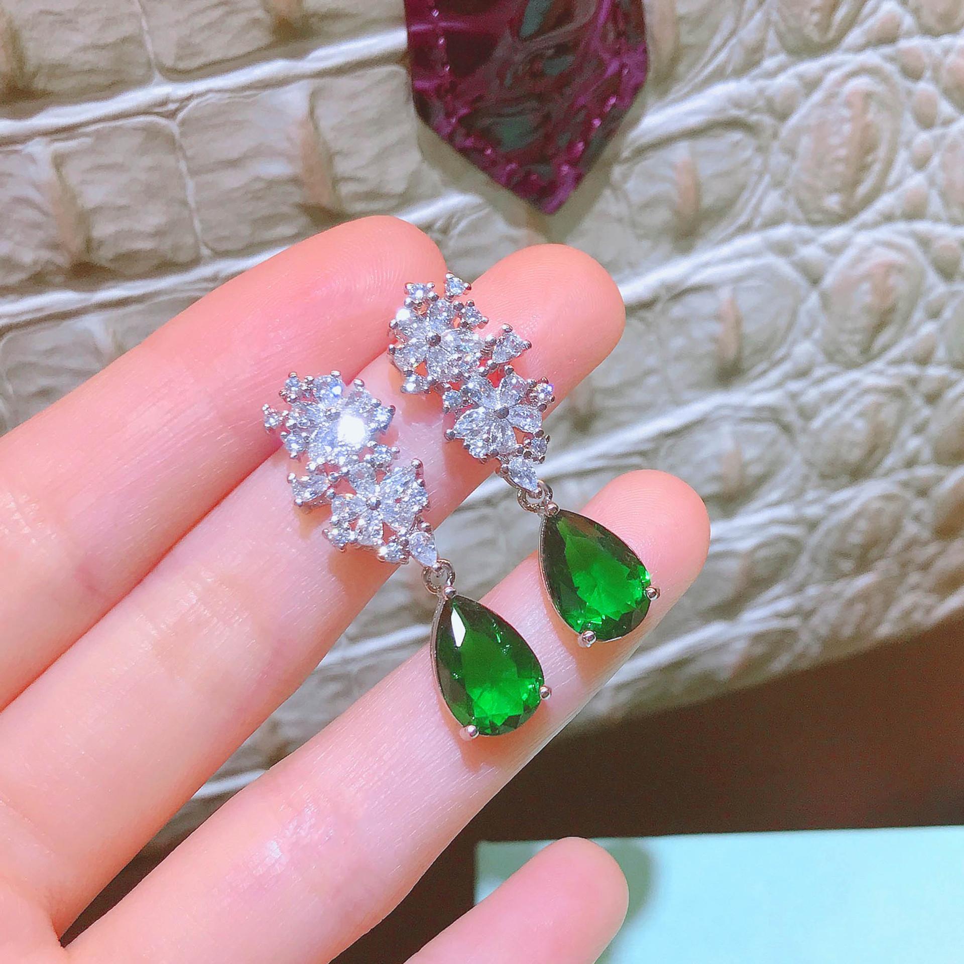 

Tiktok Long Fashion Personality Water Drop Pear Stud Earrings Long Emerald Colored Treasure Earrings