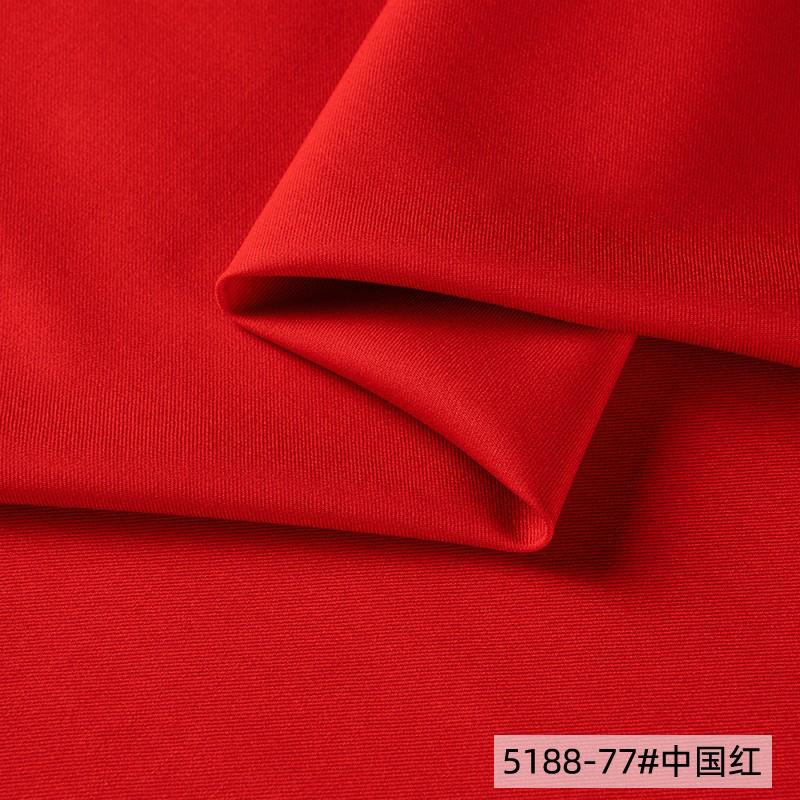 Seržový polyesterový materiál odolný proti pomačkání, mírně elastický, DIY angorově červený jarní a podzimní oblek, uniforma, pracovní bunda, látka