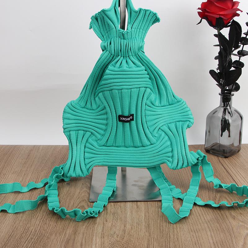 

Корейская плиссированная сумка-рюкзак в стиле Квон Нара 28*30 cm изумрудный